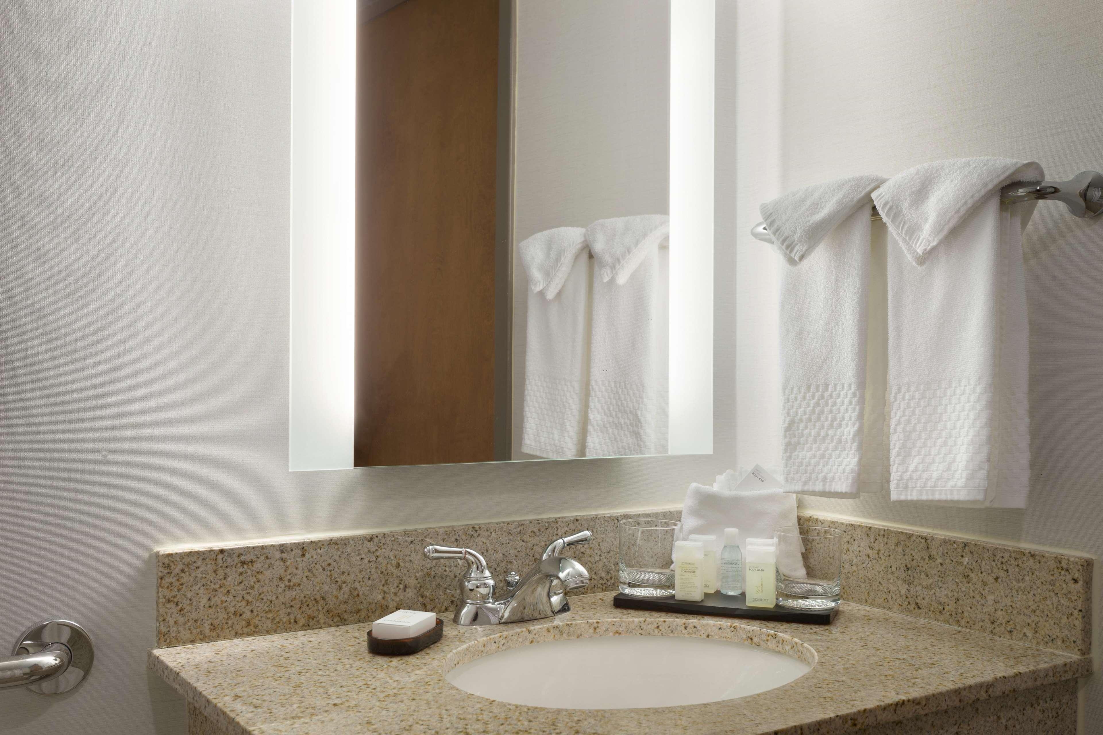 Embassy Suites By Hilton Columbus Exteriér fotografie