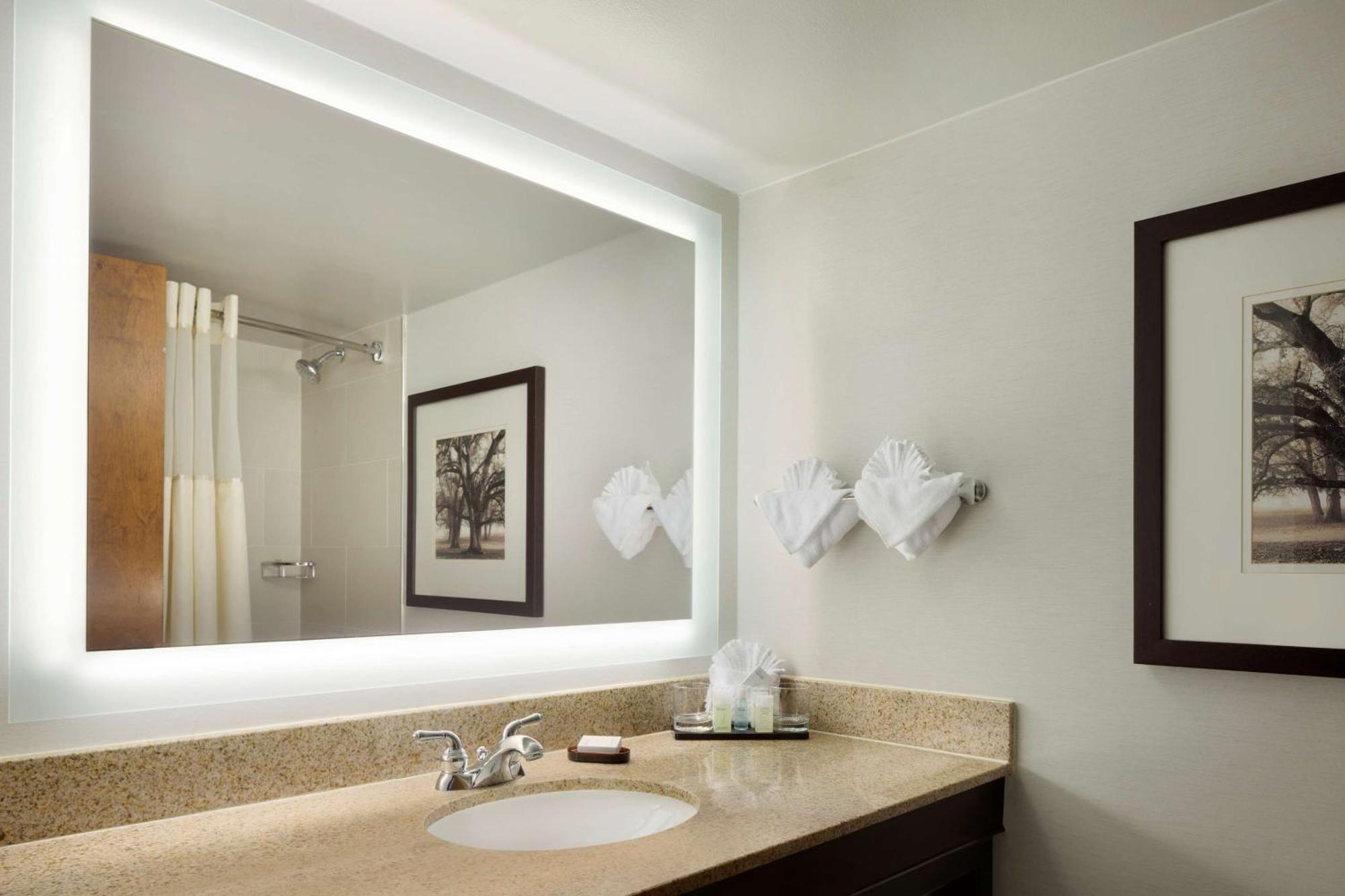Embassy Suites By Hilton Columbus Exteriér fotografie