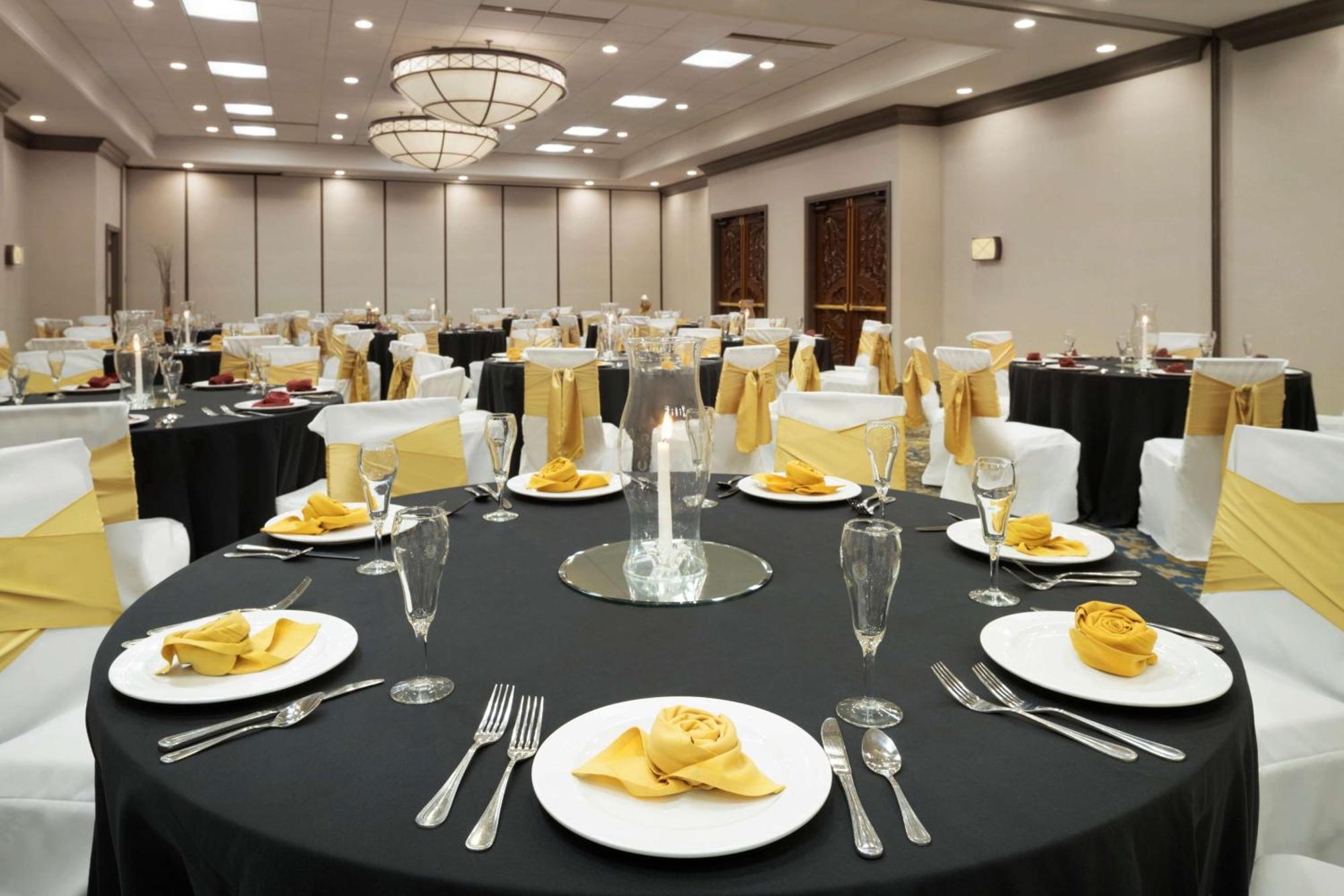 Embassy Suites By Hilton Columbus Exteriér fotografie