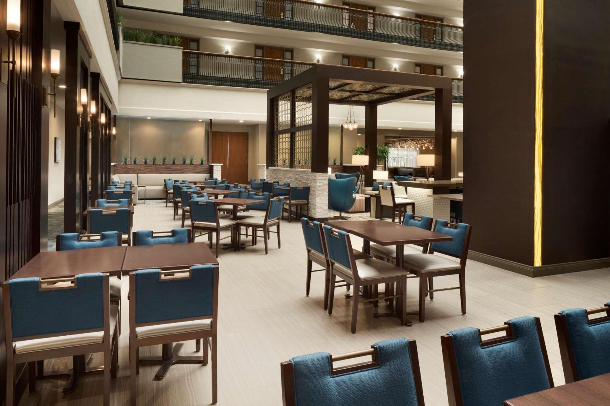 Embassy Suites By Hilton Columbus Exteriér fotografie