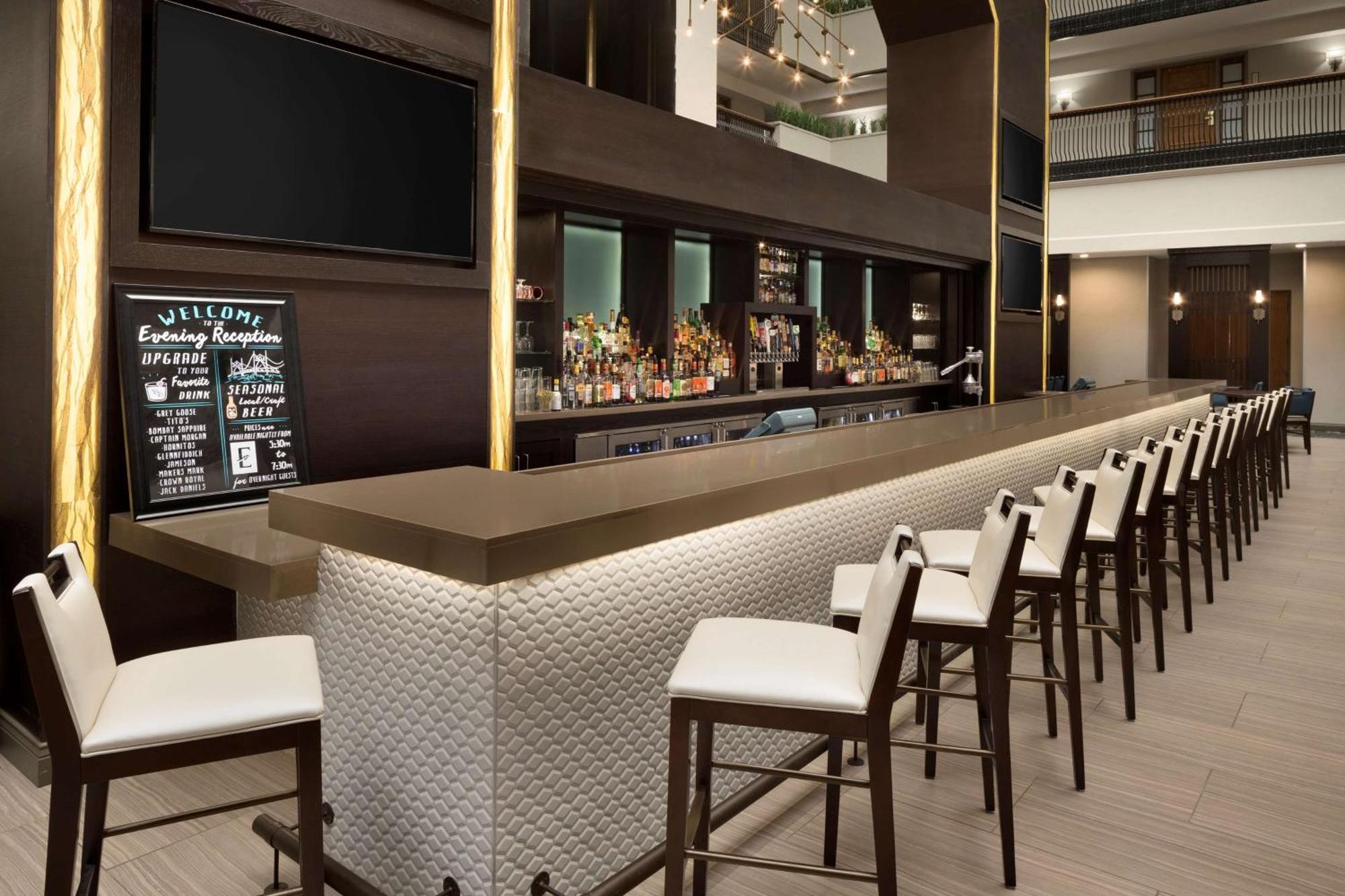 Embassy Suites By Hilton Columbus Exteriér fotografie