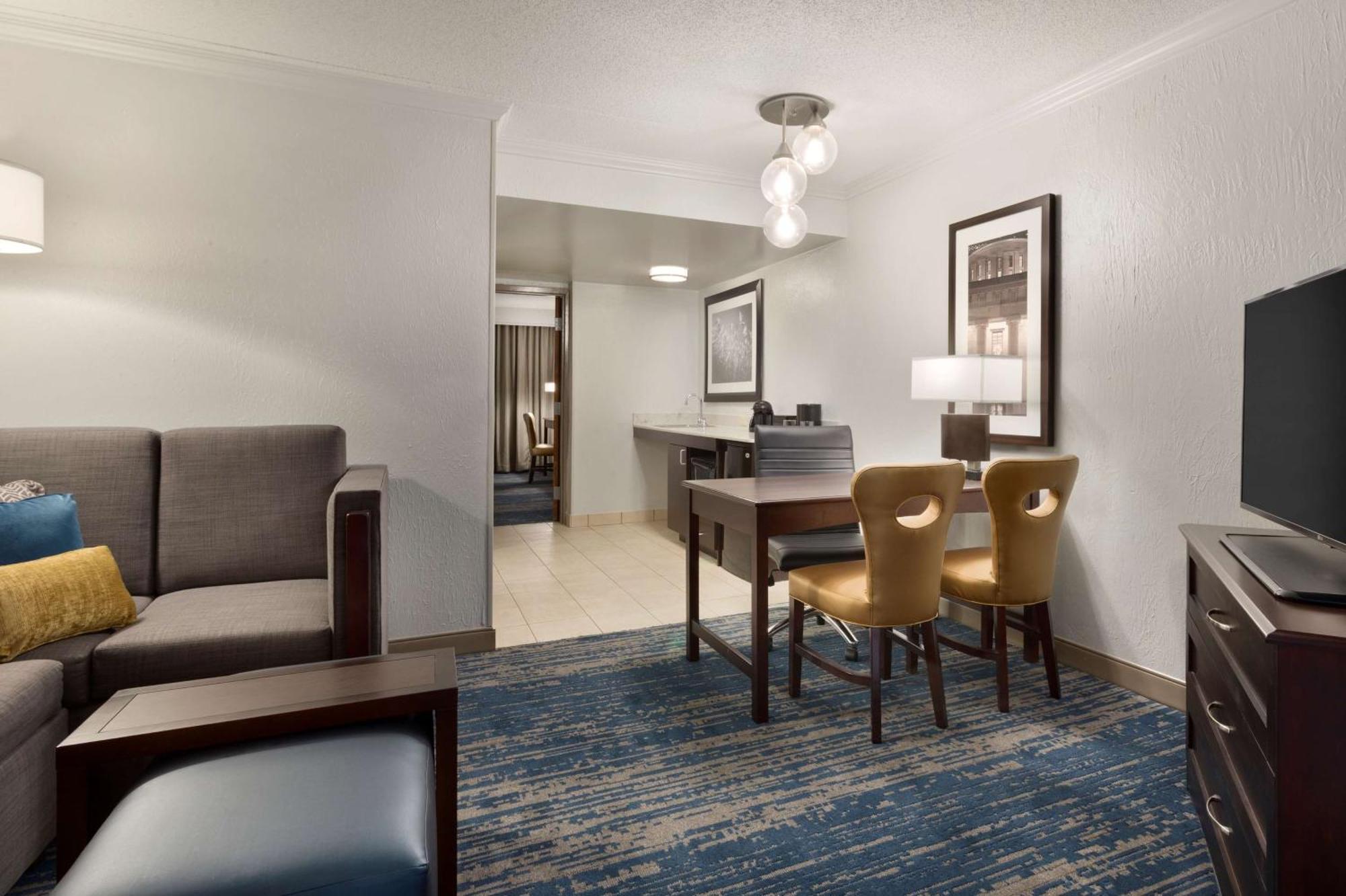 Embassy Suites By Hilton Columbus Exteriér fotografie
