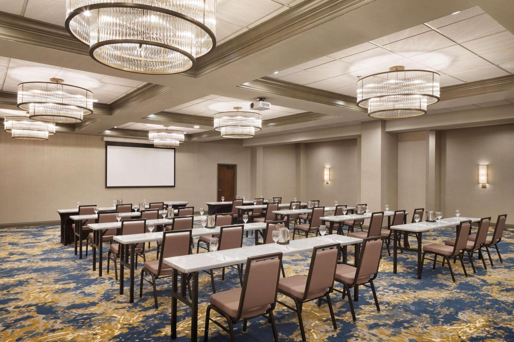 Embassy Suites By Hilton Columbus Exteriér fotografie